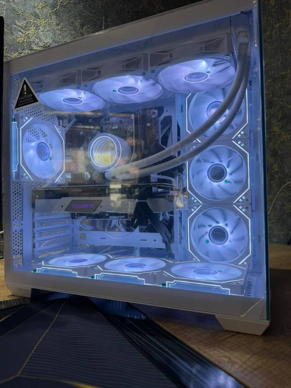 RTX 2080 Super Oyun Bilgisayarı – Ryzen 7 5700, 27" 180Hz Curved Monitör Dahil