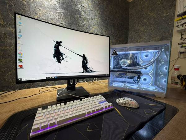 RTX 2080 Super Oyun Bilgisayarı – Ryzen 7 5700, 27" 180Hz Curved Monitör Dahil