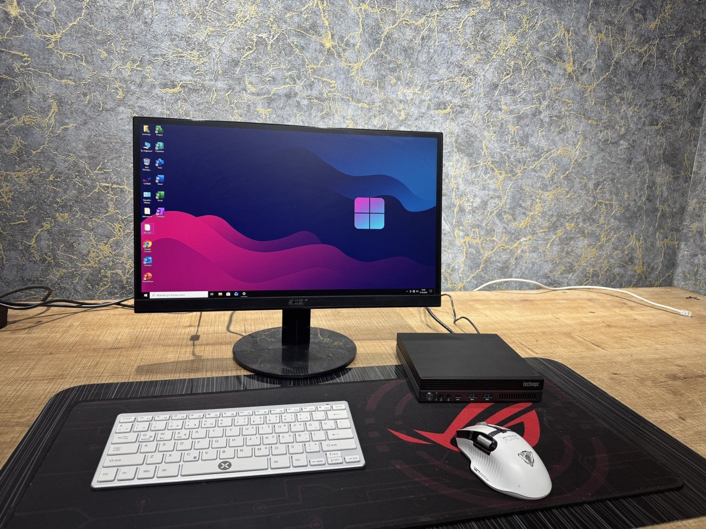 **TechnoPC Mini PC + Acer 22" Monitör Tam Set**